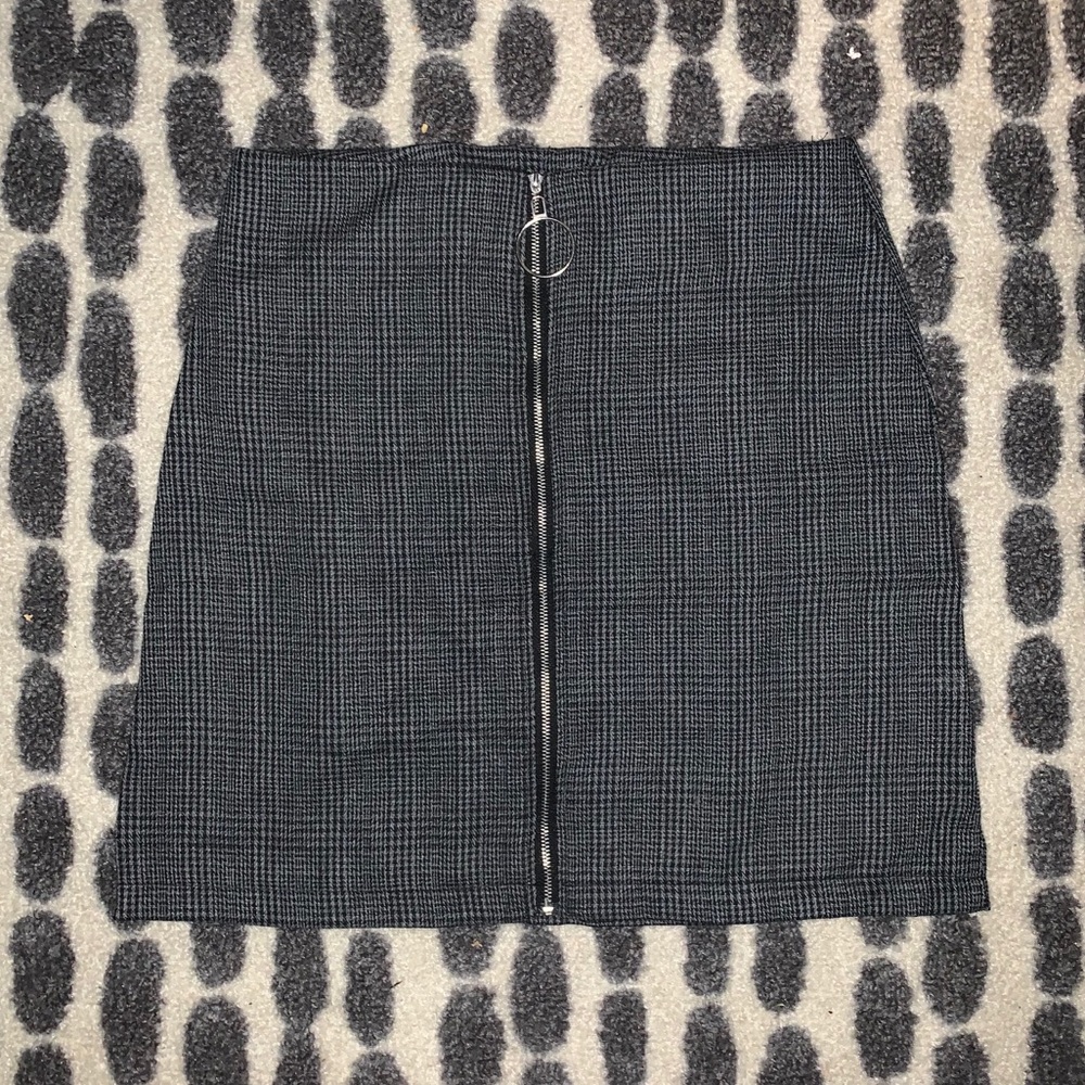 Plaid, grey, classy skirt